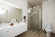 Load image into Gallery viewer, Emerald Hotel