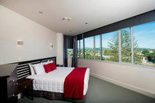 Load image into Gallery viewer, Emerald Hotel